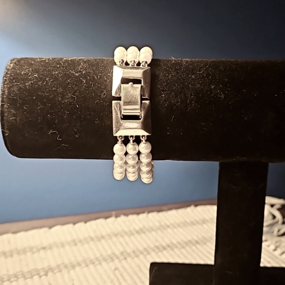 3 strand pearl bracelet - Picture 2 of 2